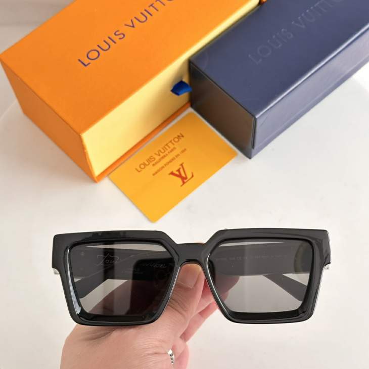 Picture of Louis Vuitton Sunglasses _SKUfw76721195fw
